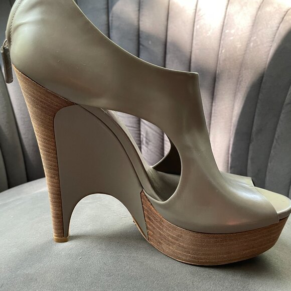 Grey/Beige Gucci Booties - Picture 4 of 7